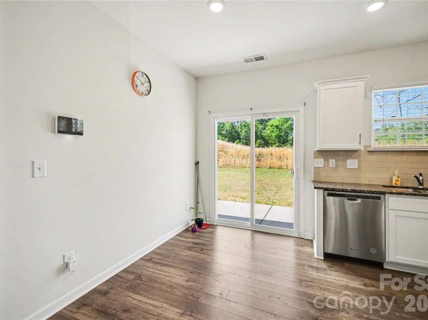 828 Larmore Avenue, Charlotte, NC 28216.  MLS# CAR4371254, YatesRealty ID 22541. 