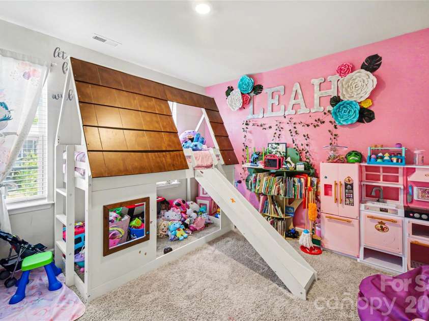 828 Larmore Avenue, Charlotte, NC 28216.  MLS# CAR4371254, YatesRealty ID 22541. 