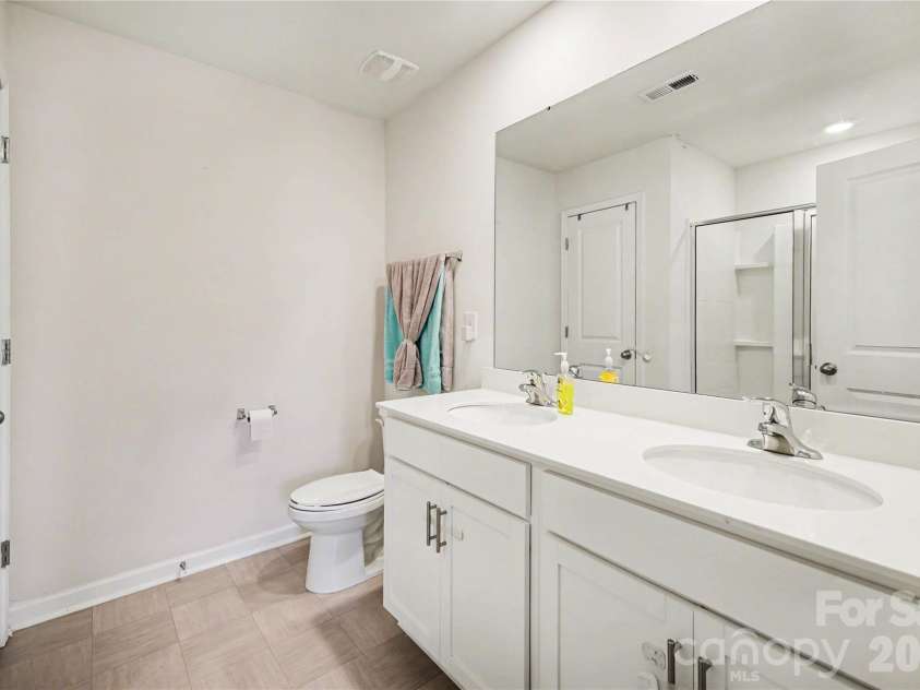 828 Larmore Avenue, Charlotte, NC 28216.  MLS# CAR4371254, YatesRealty ID 22541. 