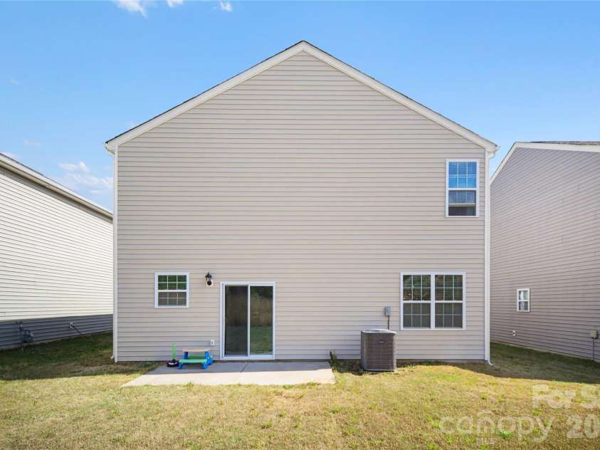 828 Larmore Avenue, Charlotte, NC 28216.  MLS# CAR4371254, YatesRealty ID 22541. 