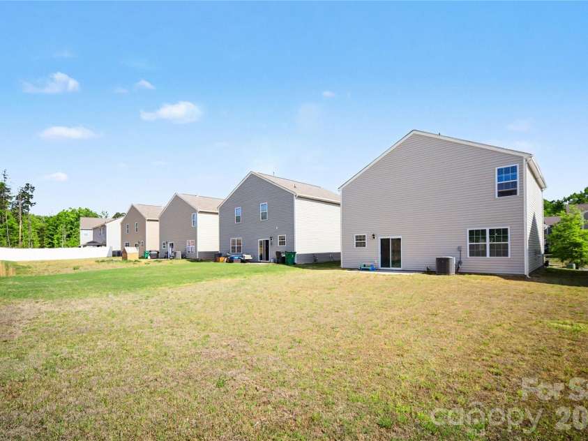 828 Larmore Avenue, Charlotte, NC 28216.  MLS# CAR4371254, YatesRealty ID 22541. 