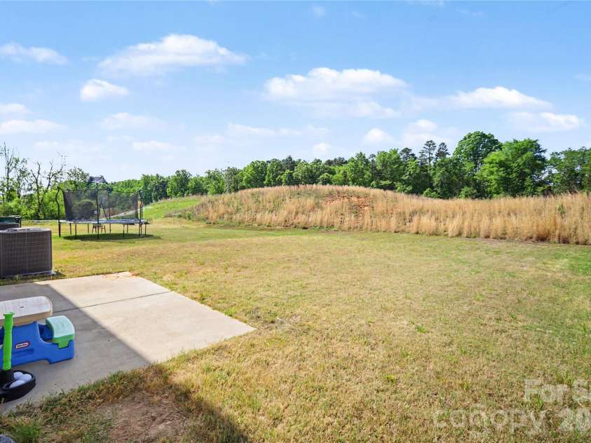 828 Larmore Avenue, Charlotte, NC 28216.  MLS# CAR4371254, YatesRealty ID 22541. 