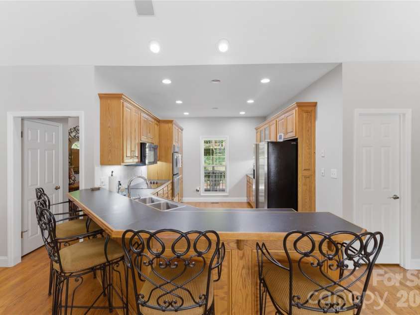 3503 Waxhaw Indian Trail Road, Waxhaw, NC 28173.  MLS# CAR4371711, YatesRealty ID 22542. Breakfast Bar