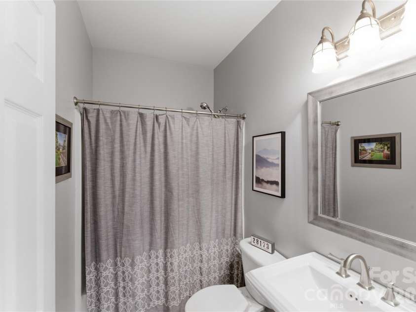 3503 Waxhaw Indian Trail Road, Waxhaw, NC 28173.  MLS# CAR4371711, YatesRealty ID 22542. Full Bath Hallway