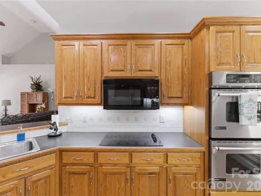 3503 Waxhaw Indian Trail Road, Waxhaw, NC 28173.  MLS# CAR4371711, YatesRealty ID 22542. Kitchen
