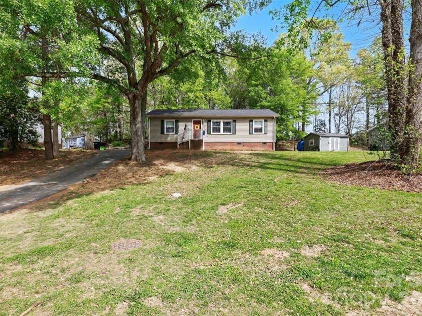 114 State Street, Lincolnton, NC 28092.  MLS# CAR4372154, YatesRealty ID 22544. 