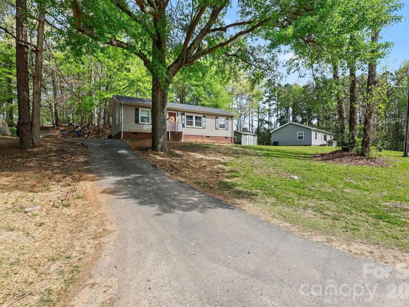114 State Street, Lincolnton, NC 28092.  MLS# CAR4372154, YatesRealty ID 22544. 