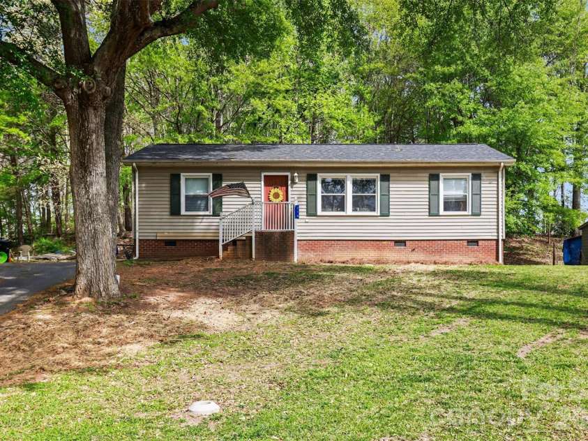 114 State Street, Lincolnton, NC 28092.  MLS# CAR4372154, YatesRealty ID 22544. 