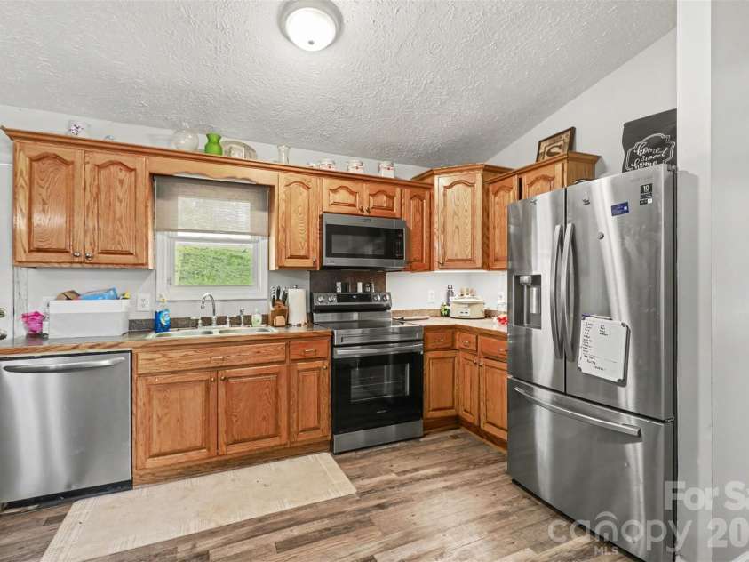 114 State Street, Lincolnton, NC 28092.  MLS# CAR4372154, YatesRealty ID 22544. 