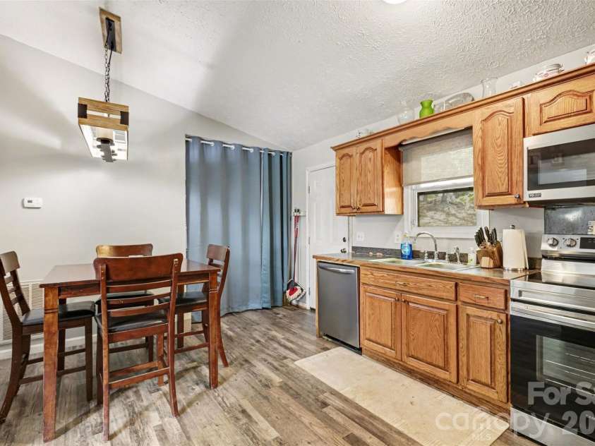 114 State Street, Lincolnton, NC 28092.  MLS# CAR4372154, YatesRealty ID 22544. 