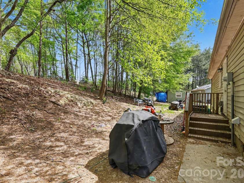 114 State Street, Lincolnton, NC 28092.  MLS# CAR4372154, YatesRealty ID 22544. 