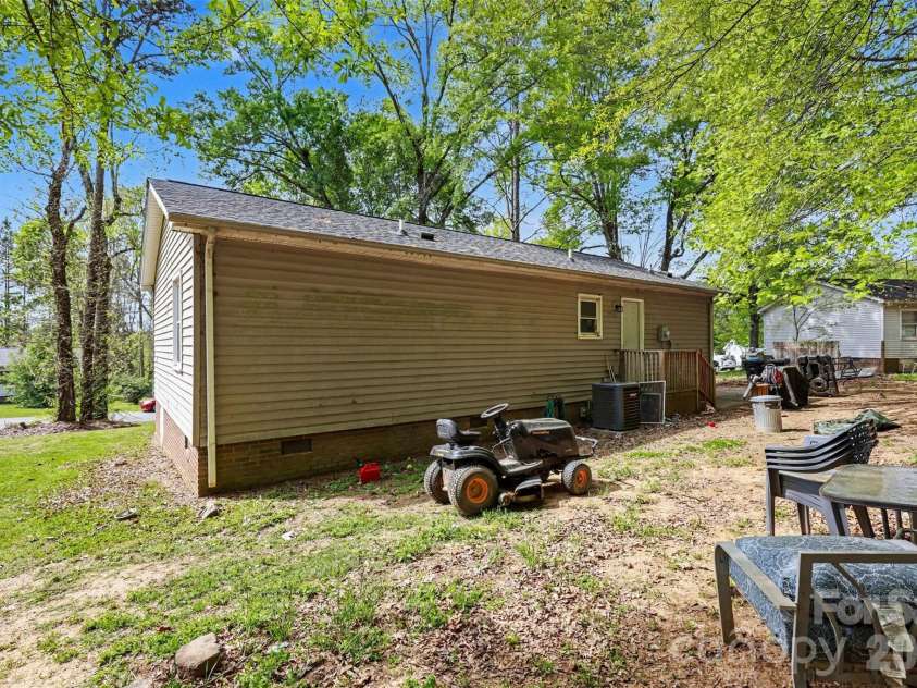 114 State Street, Lincolnton, NC 28092.  MLS# CAR4372154, YatesRealty ID 22544. 