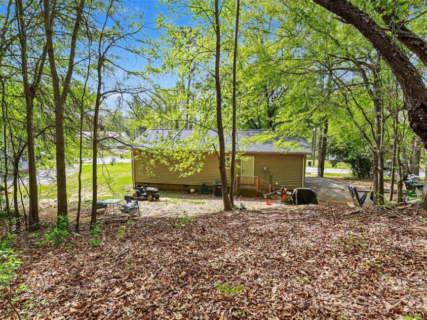 114 State Street, Lincolnton, NC 28092.  MLS# CAR4372154, YatesRealty ID 22544. 