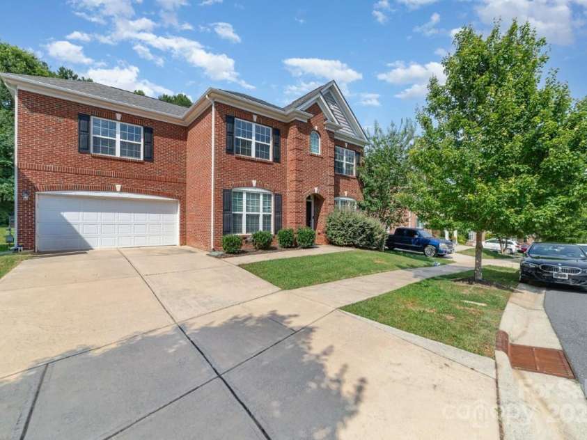 9807 Maywine Circle, Huntersville, NC 28078.  MLS# CAR4273112, YatesRealty ID 22544. 