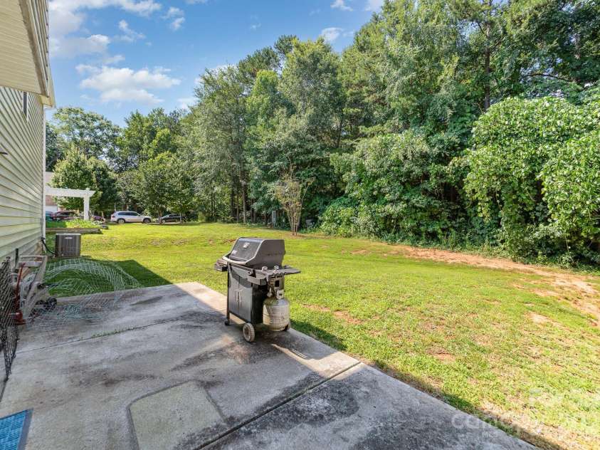 9807 Maywine Circle, Huntersville, NC 28078.  MLS# CAR4273112, YatesRealty ID 22544. 