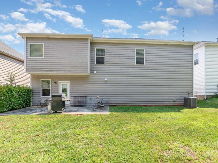 9807 Maywine Circle, Huntersville, NC 28078.  MLS# CAR4273112, YatesRealty ID 22544. 