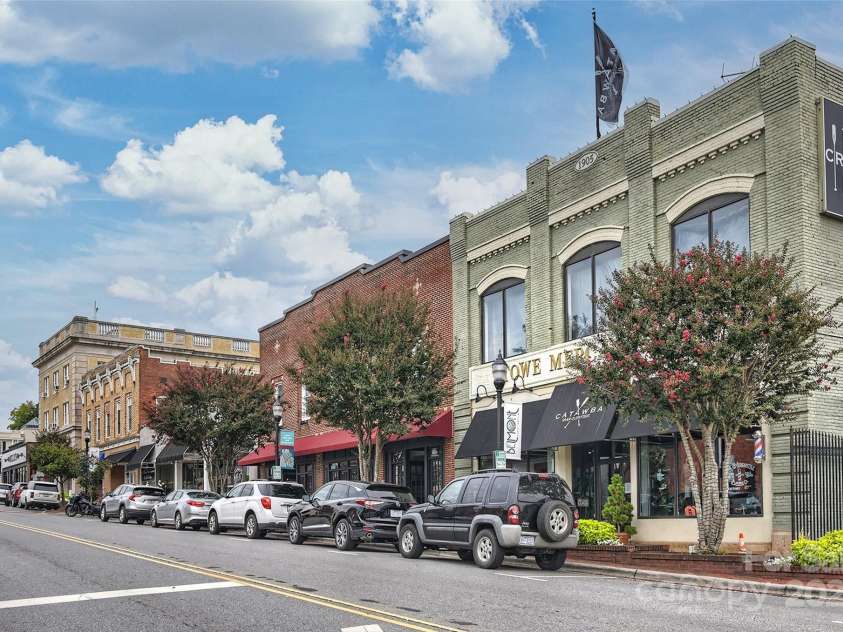 215 Main Street, Belmont, NC 28012.  MLS# CAR4134774, YatesRealty ID 22545. Only steps away from the bustling downtown Belmont!