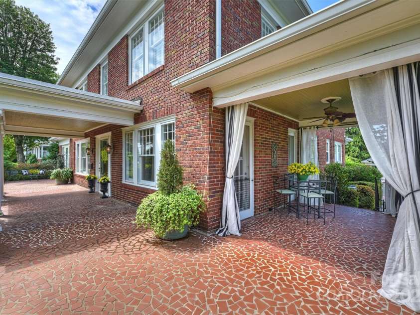 215 Main Street, Belmont, NC 28012.  MLS# CAR4134774, YatesRealty ID 22545. The 