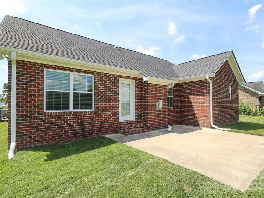 3523 Brickwood Circle, Midland, NC 28107.  MLS# CAR4266383, YatesRealty ID 22546. 