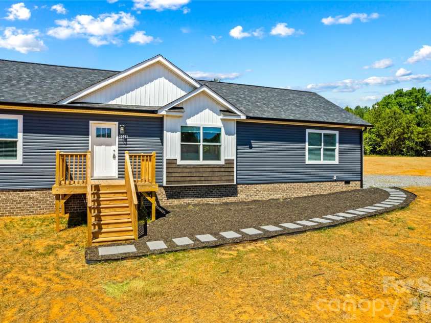 6028 Bridges Street, Catawba, NC 28609.  MLS# CAR4373102, YatesRealty ID 22546. 