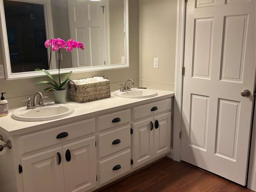 1619 Bellamy Circle, Albemarle, NC 28001.  MLS# CAR4264901, YatesRealty ID 22547. 1st Floor Primary Bath