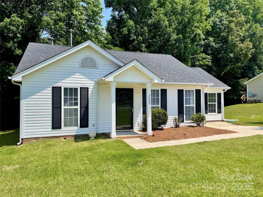 5800 Silver Eagle Drive, Charlotte, NC 28214.  MLS# CAR4267144, YatesRealty ID 22548. 