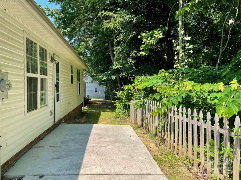 5800 Silver Eagle Drive, Charlotte, NC 28214.  MLS# CAR4267144, YatesRealty ID 22548. Back patio