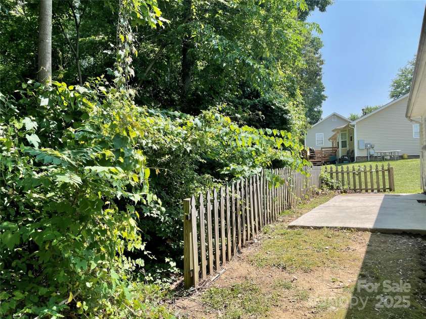 5800 Silver Eagle Drive, Charlotte, NC 28214.  MLS# CAR4267144, YatesRealty ID 22548. Back Patio