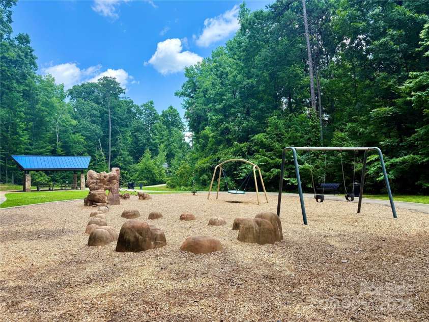 5800 Silver Eagle Drive, Charlotte, NC 28214.  MLS# CAR4267144, YatesRealty ID 22548. Eagles Landing Neighborhood Park