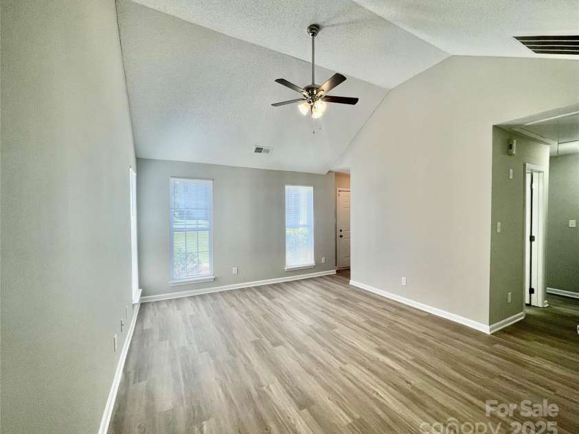 5800 Silver Eagle Drive, Charlotte, NC 28214.  MLS# CAR4267144, YatesRealty ID 22548. Living Room