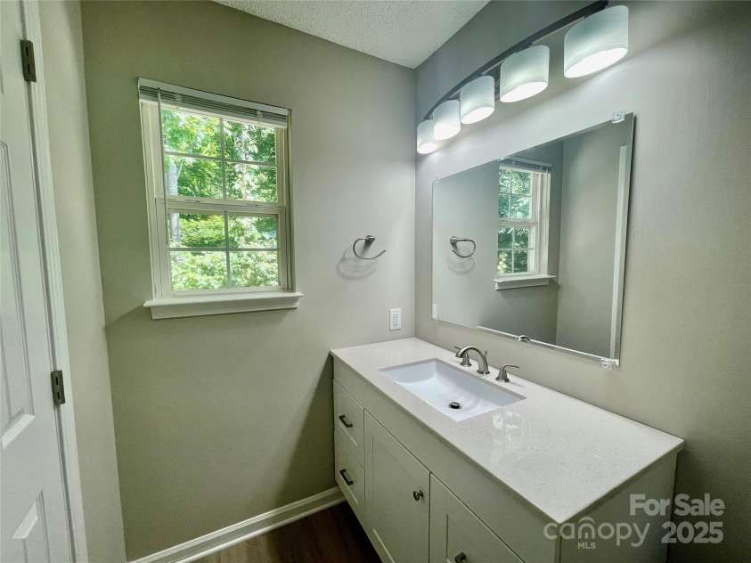 5800 Silver Eagle Drive, Charlotte, NC 28214.  MLS# CAR4267144, YatesRealty ID 22548. Primary Bath