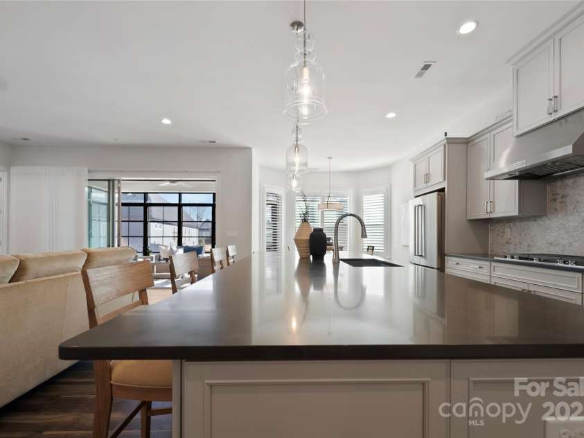 82112 Standing Oak Drive, Charlotte, NC 28278.  MLS# CAR4211190, YatesRealty ID 22549. 