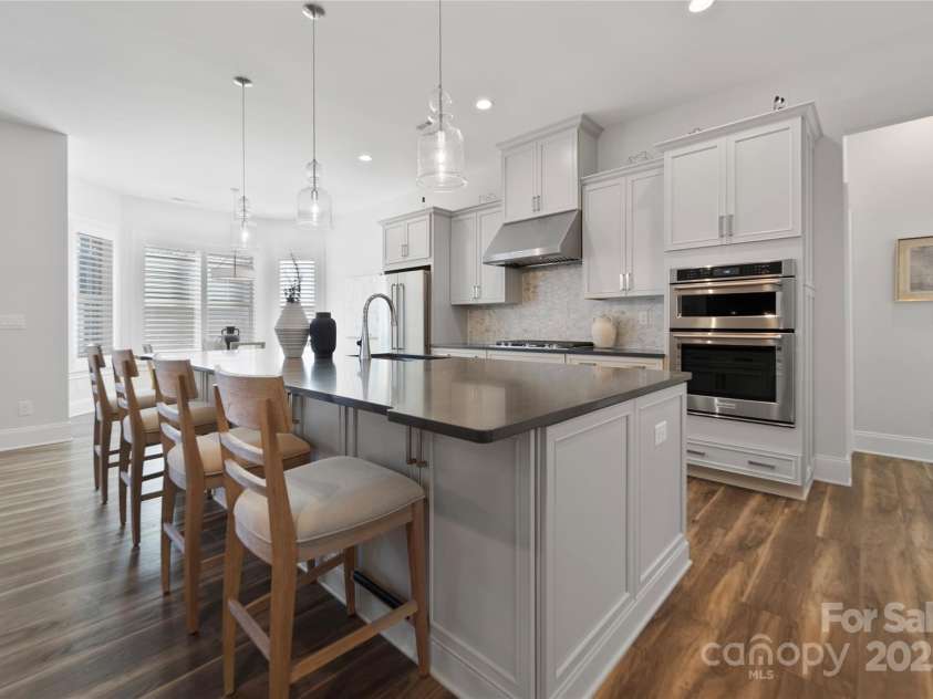 82112 Standing Oak Drive, Charlotte, NC 28278.  MLS# CAR4211190, YatesRealty ID 22549. 