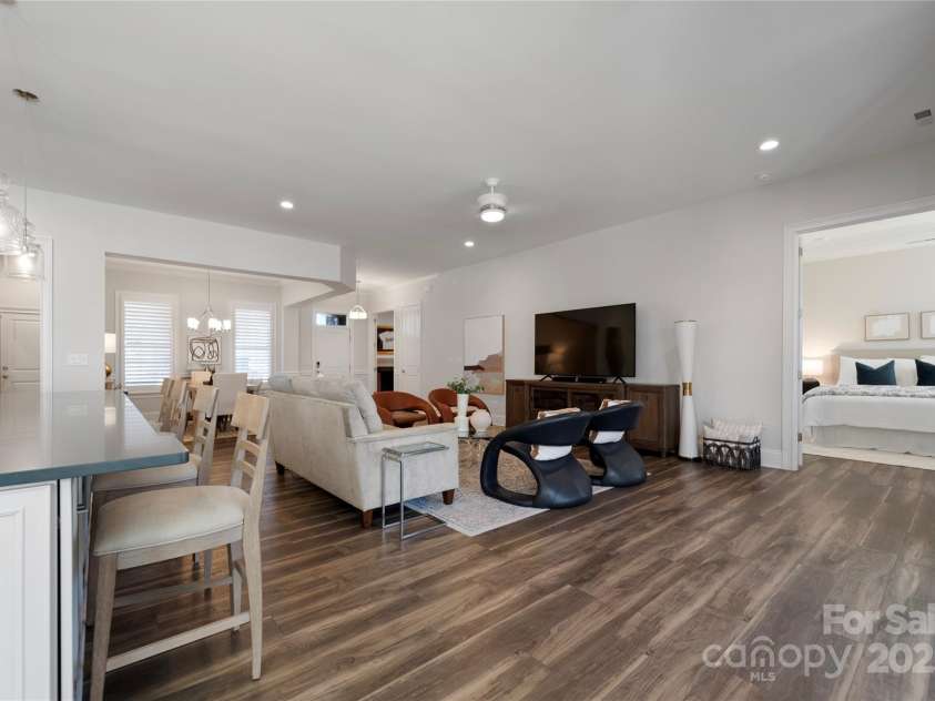 82112 Standing Oak Drive, Charlotte, NC 28278.  MLS# CAR4211190, YatesRealty ID 22549. 