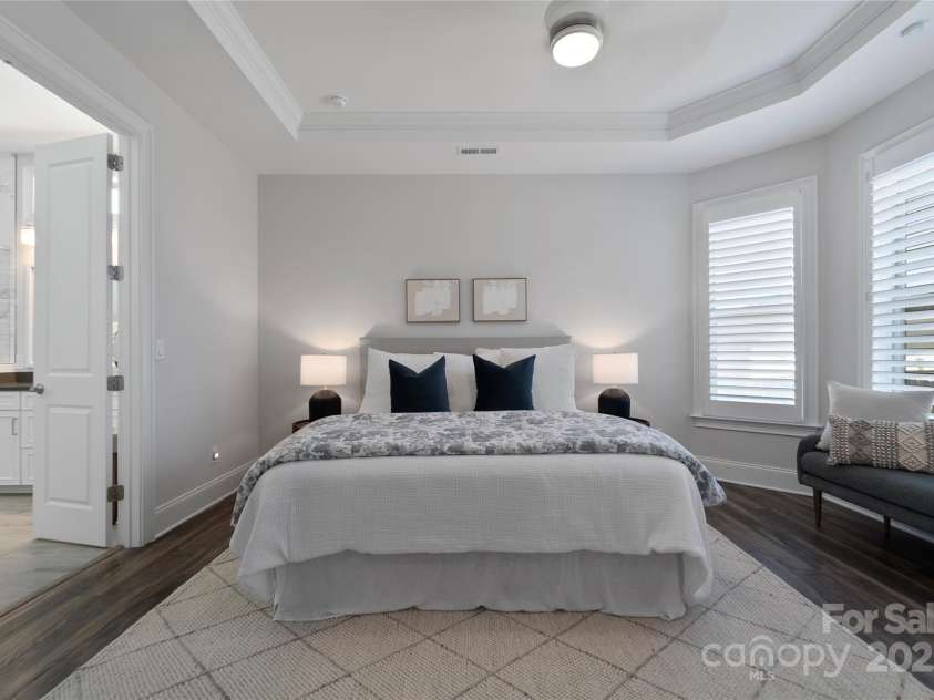 82112 Standing Oak Drive, Charlotte, NC 28278.  MLS# CAR4211190, YatesRealty ID 22549. 