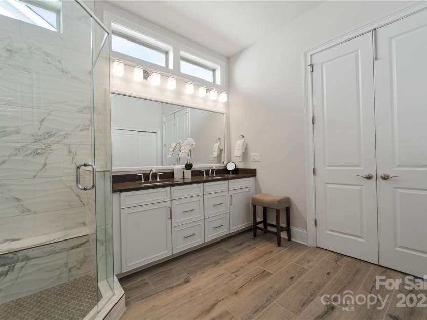 82112 Standing Oak Drive, Charlotte, NC 28278.  MLS# CAR4211190, YatesRealty ID 22549. 