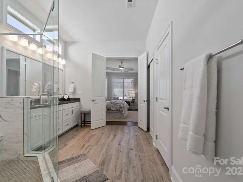 82112 Standing Oak Drive, Charlotte, NC 28278.  MLS# CAR4211190, YatesRealty ID 22549. 
