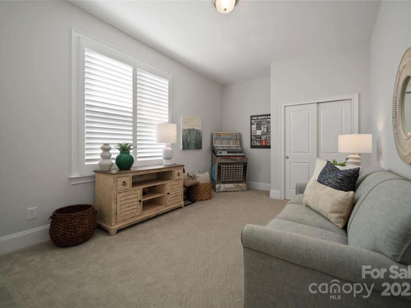 82112 Standing Oak Drive, Charlotte, NC 28278.  MLS# CAR4211190, YatesRealty ID 22549. 