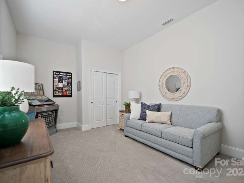 82112 Standing Oak Drive, Charlotte, NC 28278.  MLS# CAR4211190, YatesRealty ID 22549. 