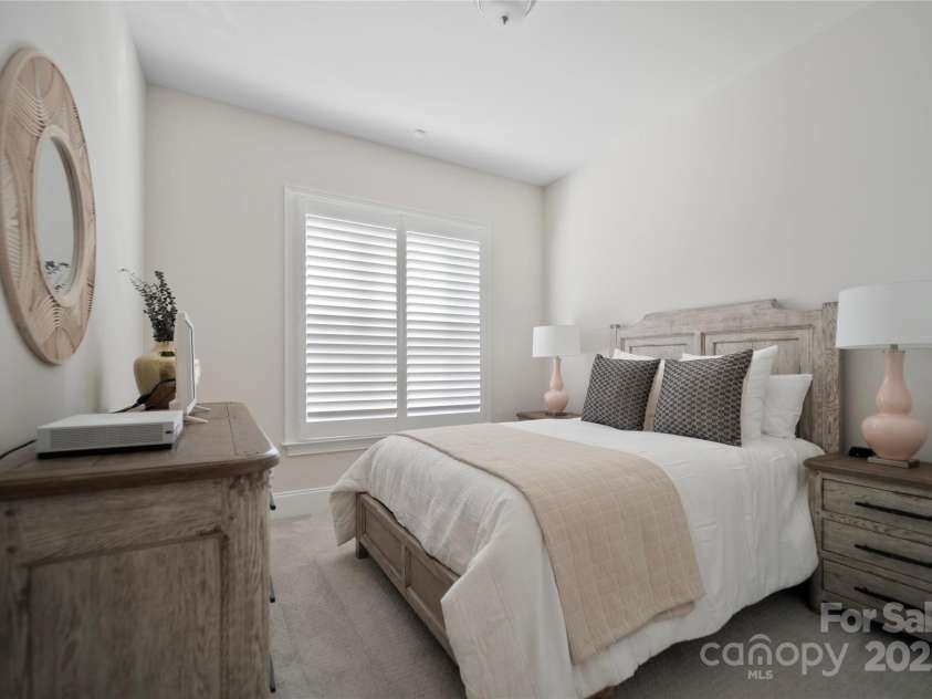 82112 Standing Oak Drive, Charlotte, NC 28278.  MLS# CAR4211190, YatesRealty ID 22549. 
