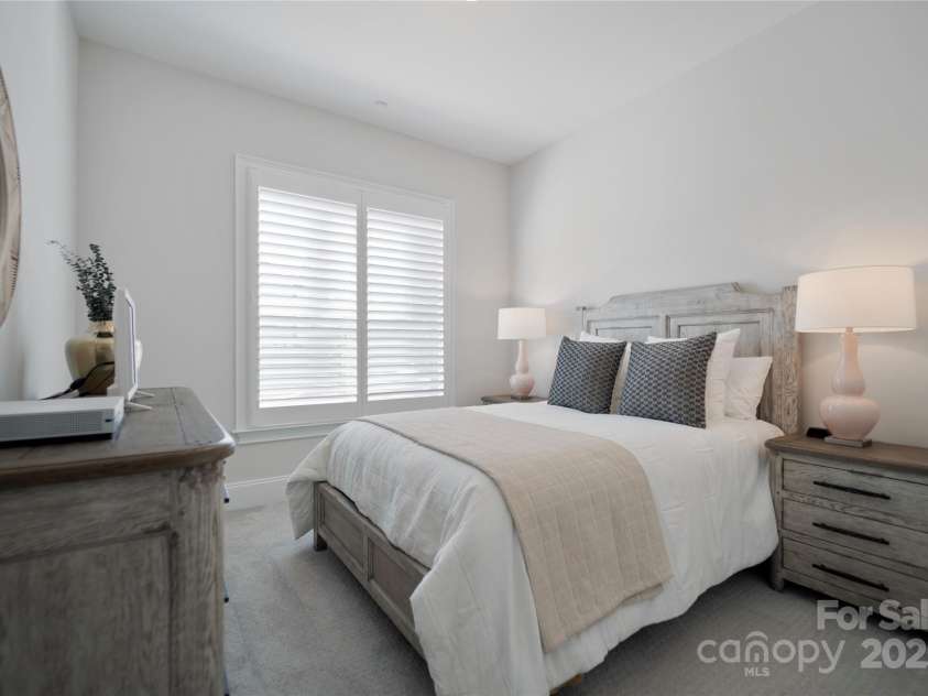 82112 Standing Oak Drive, Charlotte, NC 28278.  MLS# CAR4211190, YatesRealty ID 22549. 
