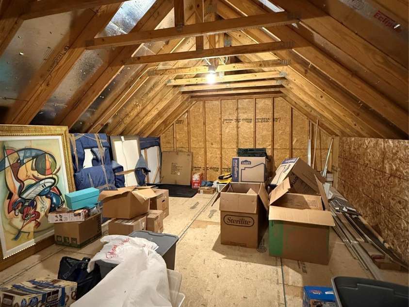 82112 Standing Oak Drive, Charlotte, NC 28278.  MLS# CAR4211190, YatesRealty ID 22549. Additional walk up attic space above garage