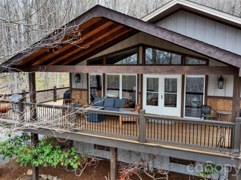 202 Tamarack Road, Beech Mountain, NC 28604.  MLS# CAR4371632, YatesRealty ID 22550. 