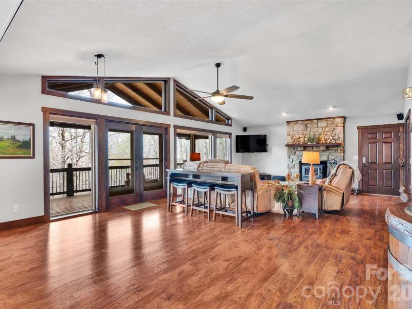 202 Tamarack Road, Beech Mountain, NC 28604.  MLS# CAR4371632, YatesRealty ID 22550. 