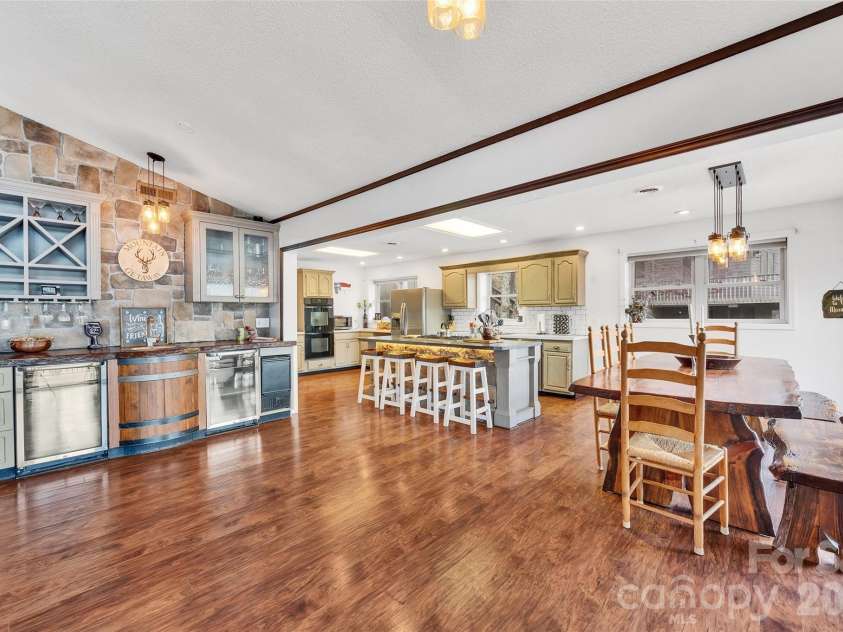202 Tamarack Road, Beech Mountain, NC 28604.  MLS# CAR4371632, YatesRealty ID 22550. 
