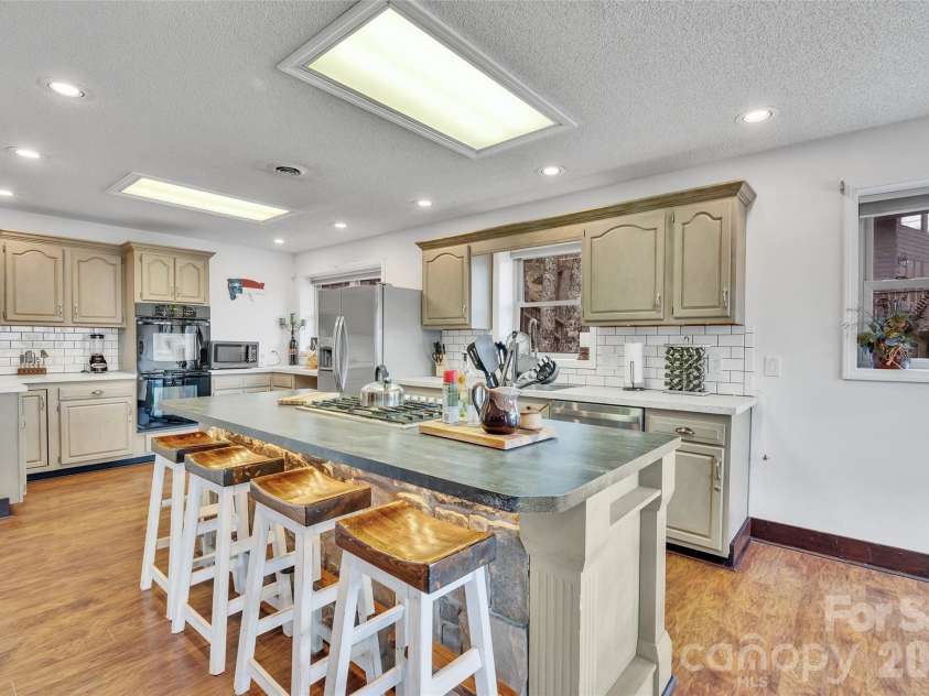 202 Tamarack Road, Beech Mountain, NC 28604.  MLS# CAR4371632, YatesRealty ID 22550. 