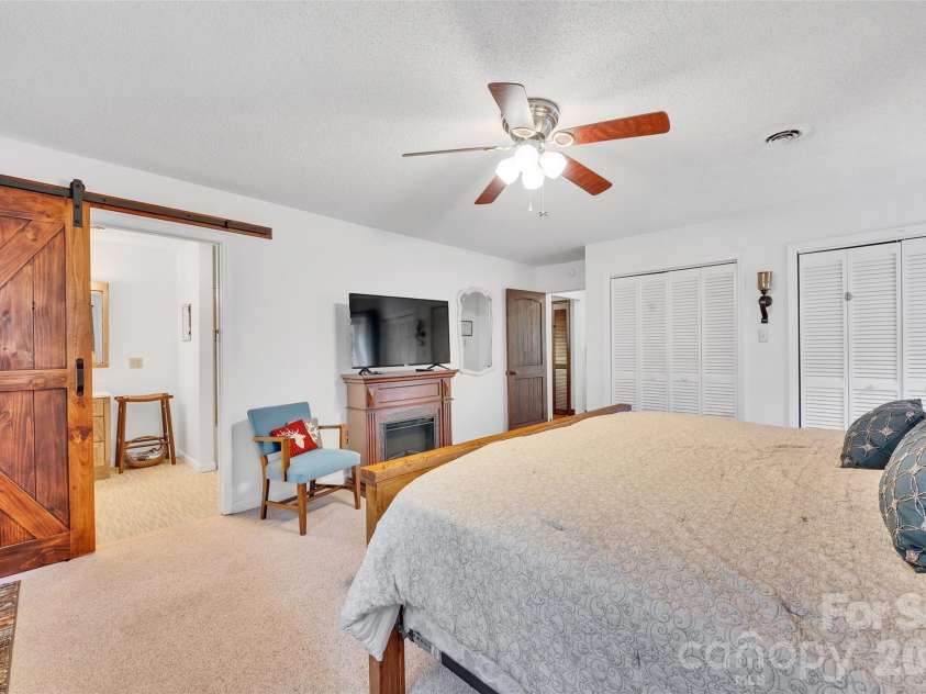 202 Tamarack Road, Beech Mountain, NC 28604.  MLS# CAR4371632, YatesRealty ID 22550. 