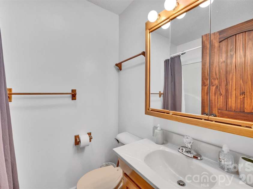 202 Tamarack Road, Beech Mountain, NC 28604.  MLS# CAR4371632, YatesRealty ID 22550. 