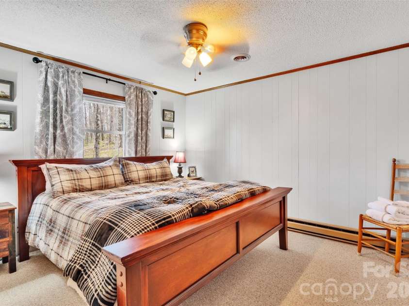 202 Tamarack Road, Beech Mountain, NC 28604.  MLS# CAR4371632, YatesRealty ID 22550. 