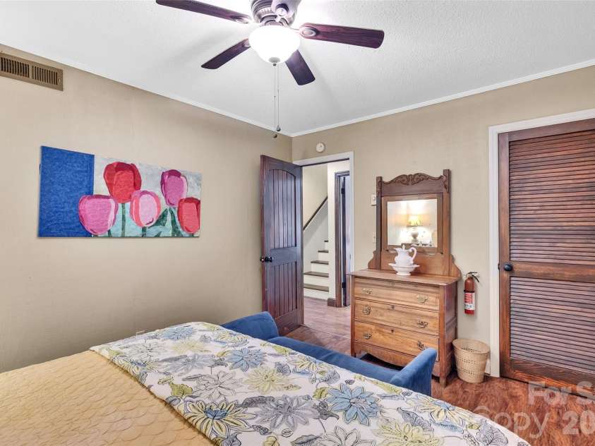 202 Tamarack Road, Beech Mountain, NC 28604.  MLS# CAR4371632, YatesRealty ID 22550. 
